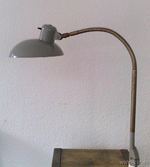 sis schwanenhals schreibtischlampe der firma sis, ca. 1930er jahre,<br>metall, bieg- und schwenkbar,<br>
durchmesser schirm 24cm, h bis zu 80cm,<br>
65,- euro